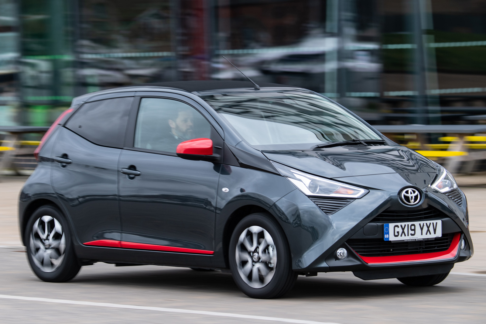 1 Toyota Aygo 2019 UK RT hero front