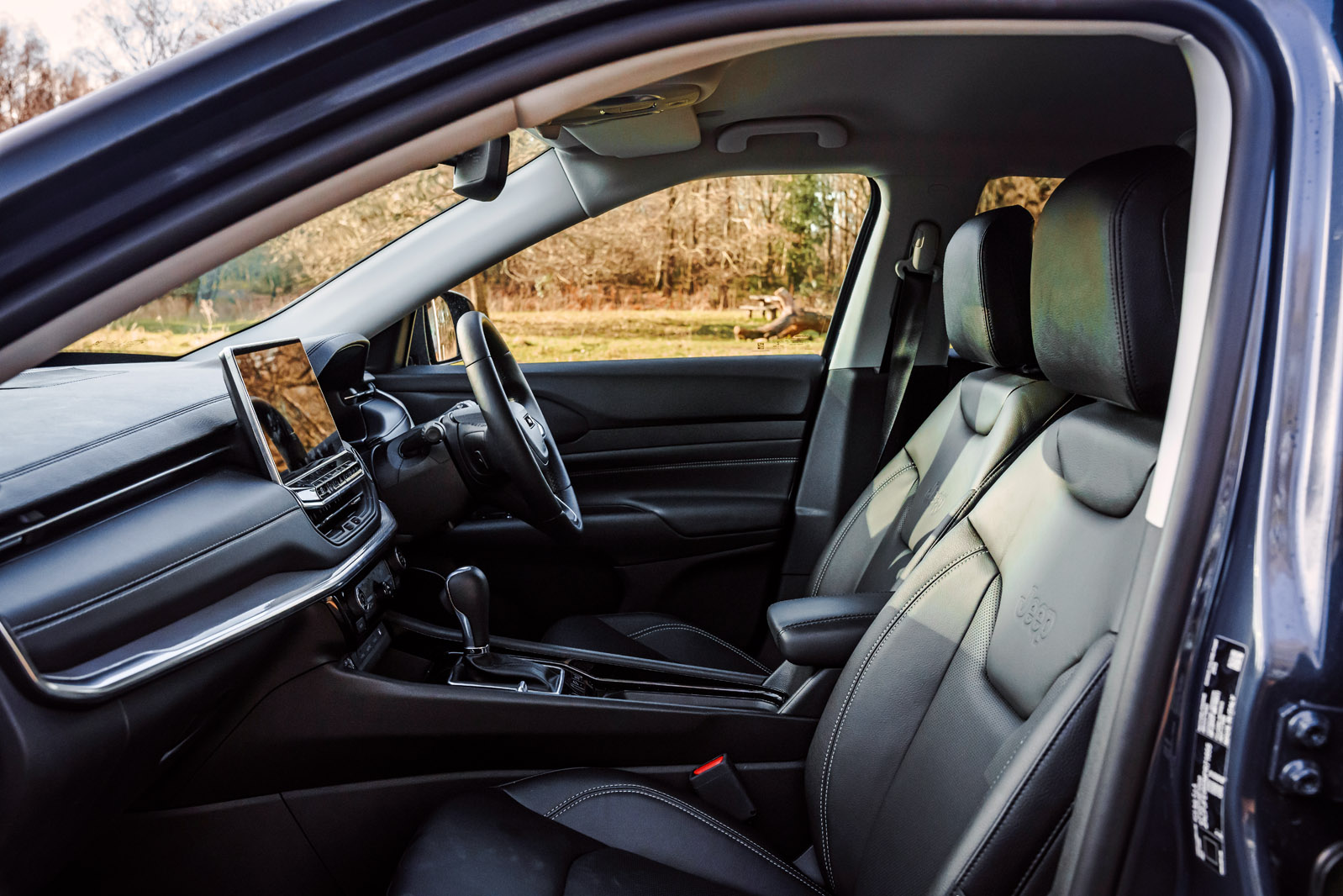 10 Jeep Compass 4xe 2022 road test review cabin