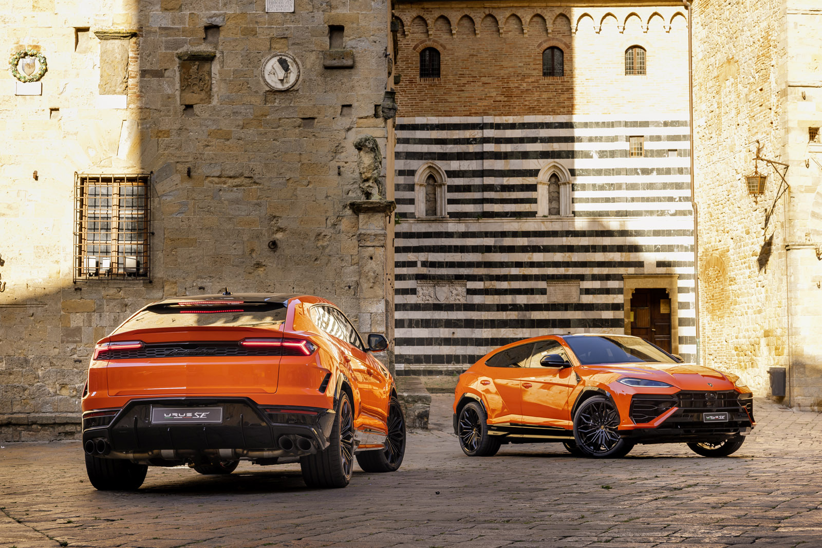 17 Lamborghini Urus SE 2024 review twin static