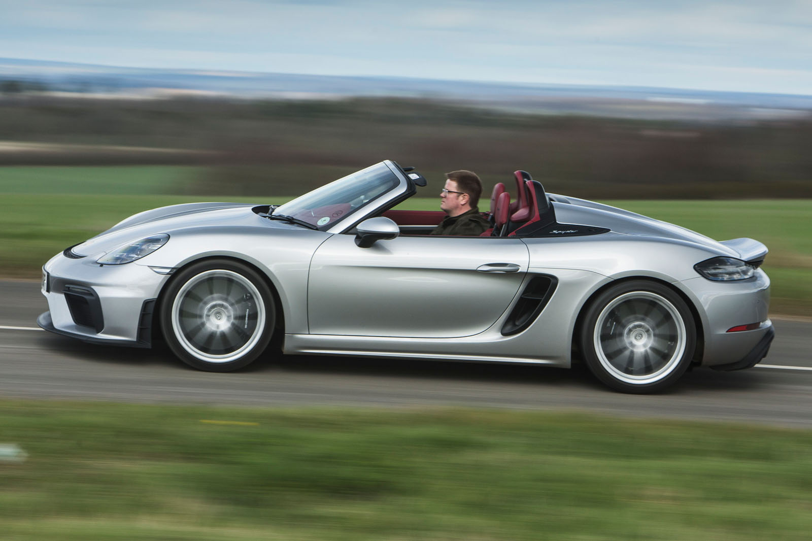 Porsche 718 Spyder 2020 road test review - hero side