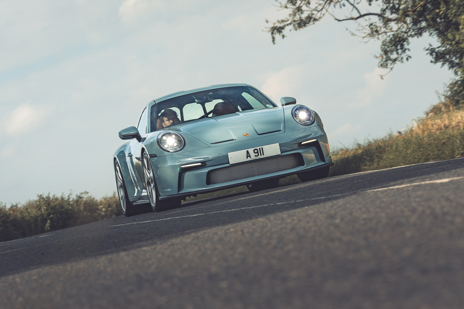 2 Porsche 911 S:T 2024 cornering front