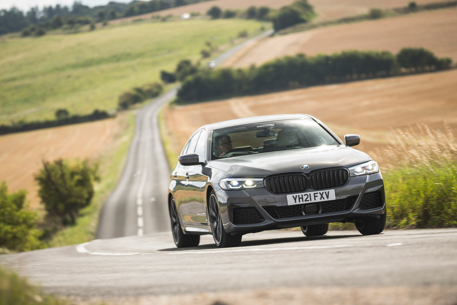 27 BMW 545e 2021 road test review on road front