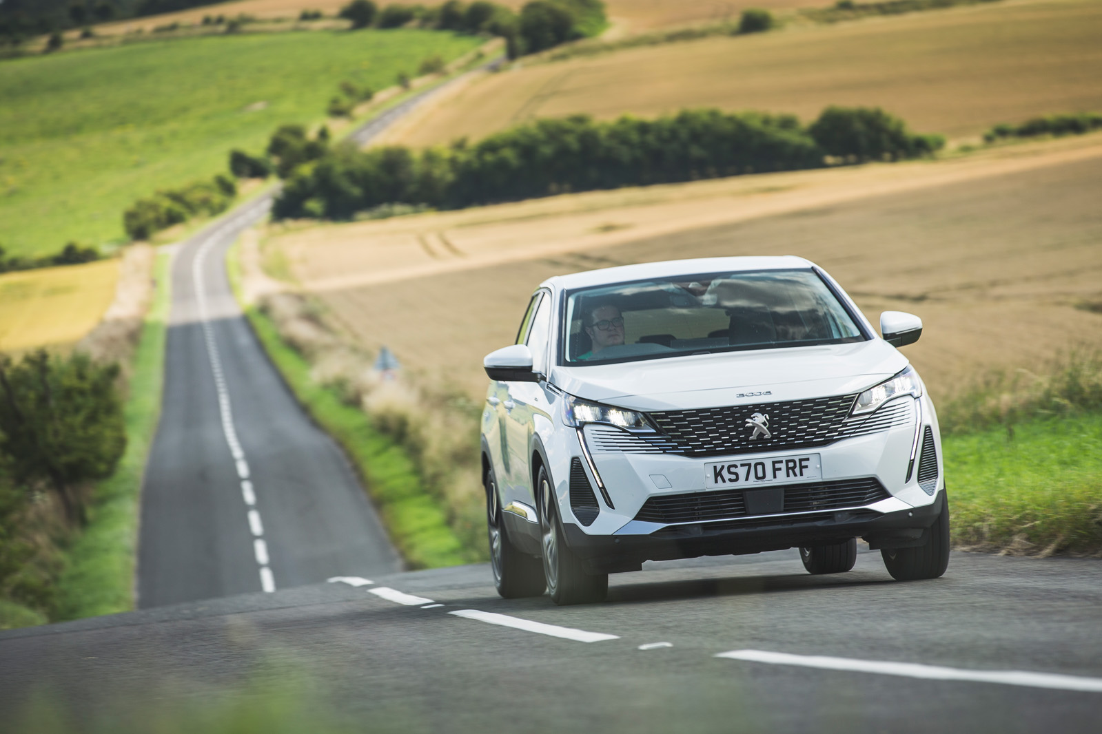 27 Peugeot 3008 2021 RT on road front