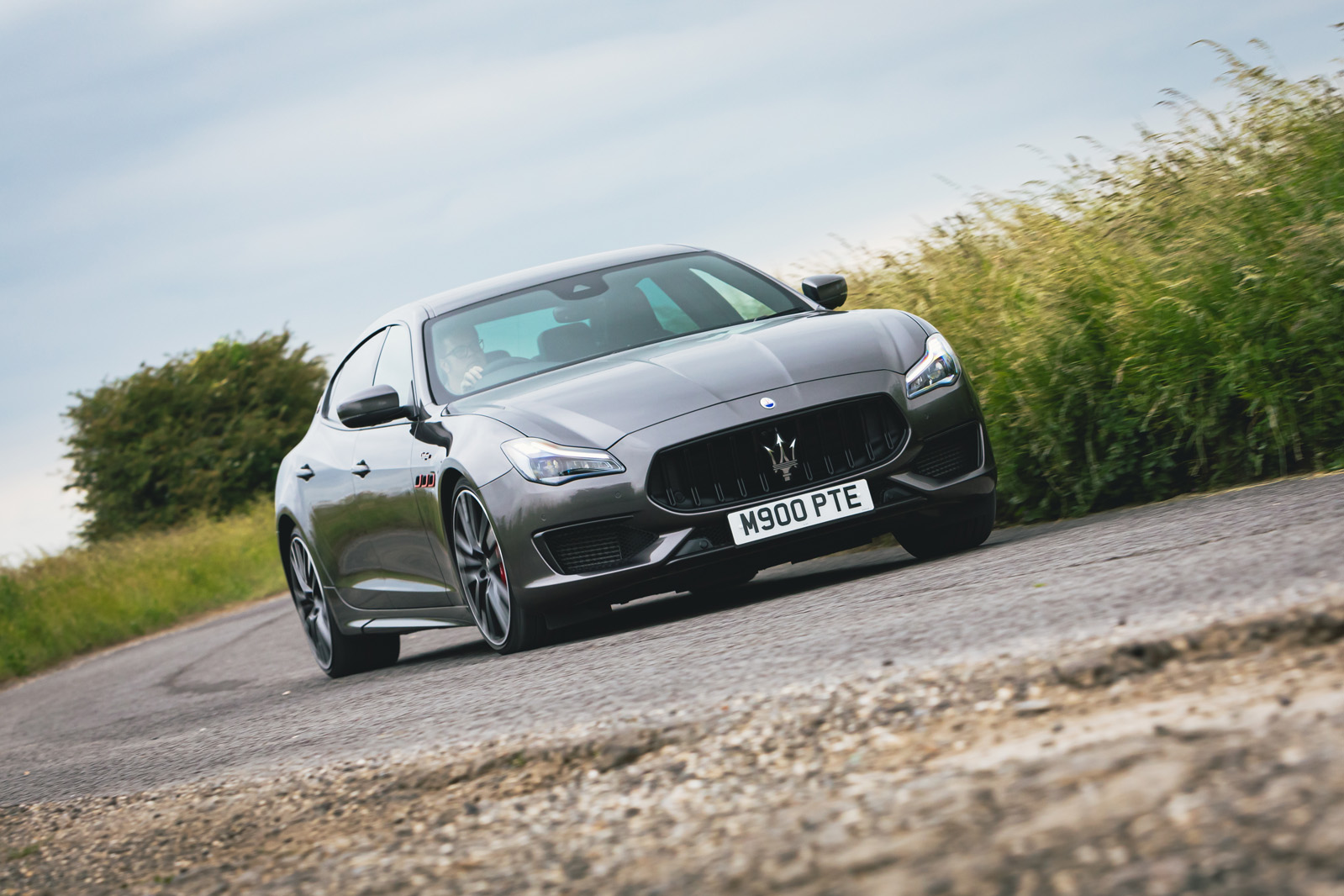 33 Maserati Quattroporte trofeo 2021 RT cornering front