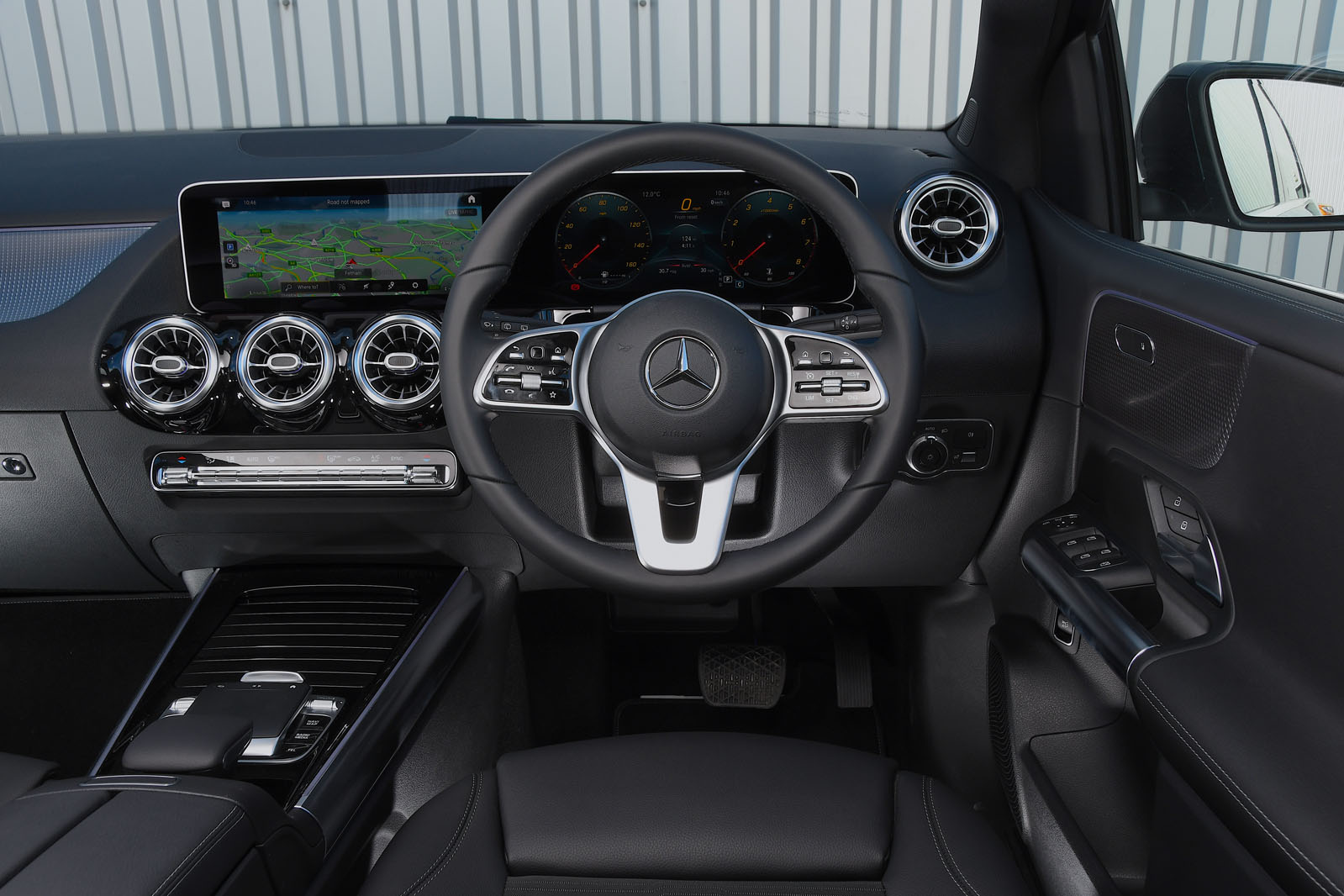 Mercedes-Benz B-Class 2019 road test review dashboard