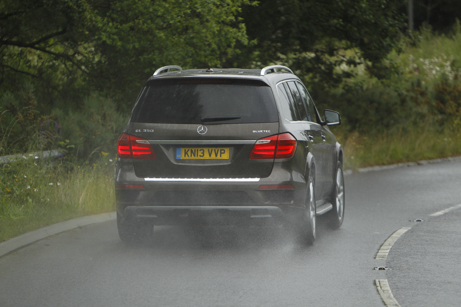 Mercedes-Benz GL rear hard cornering