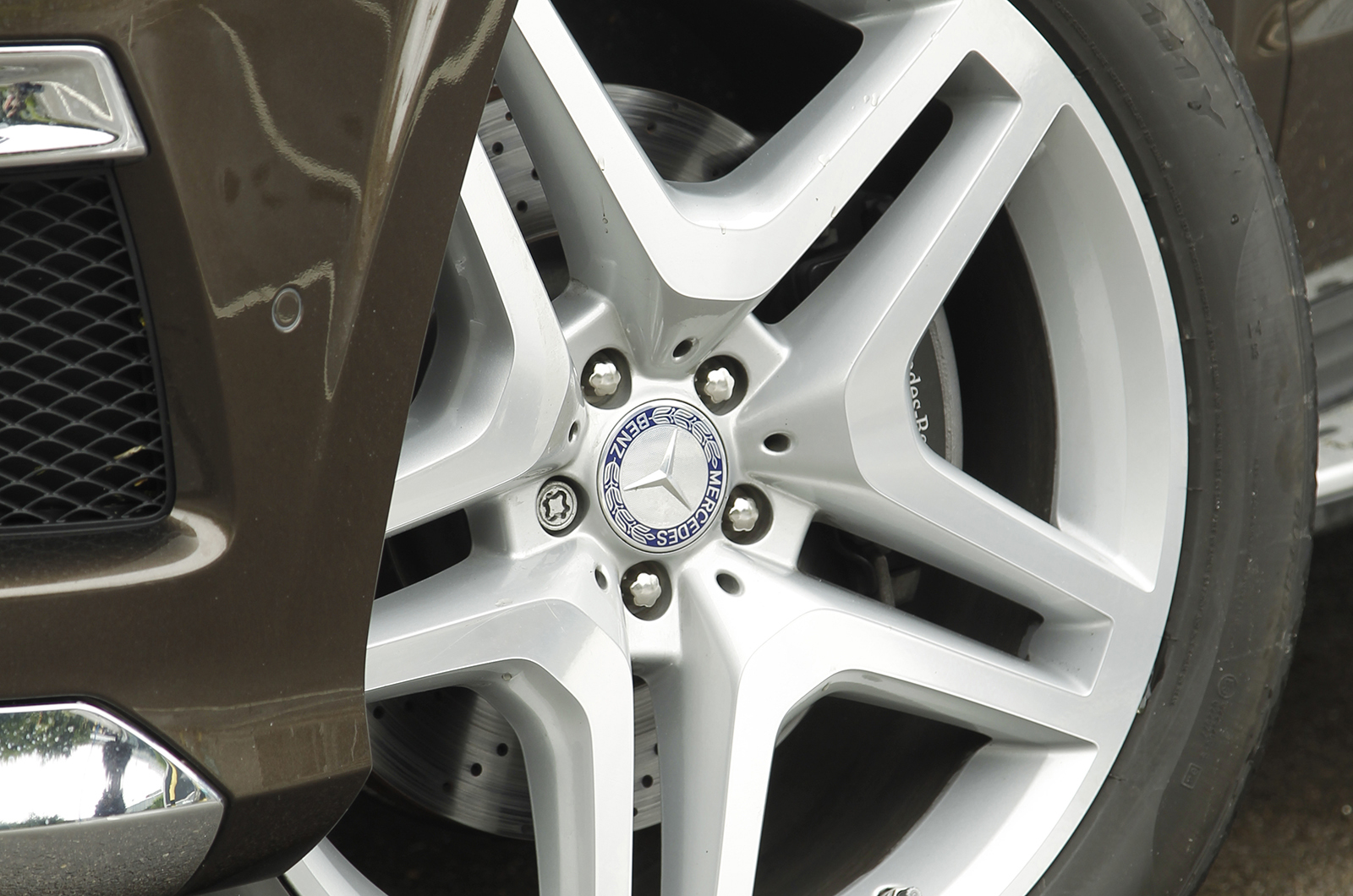 21in Mercedes-Benz GL alloy wheels