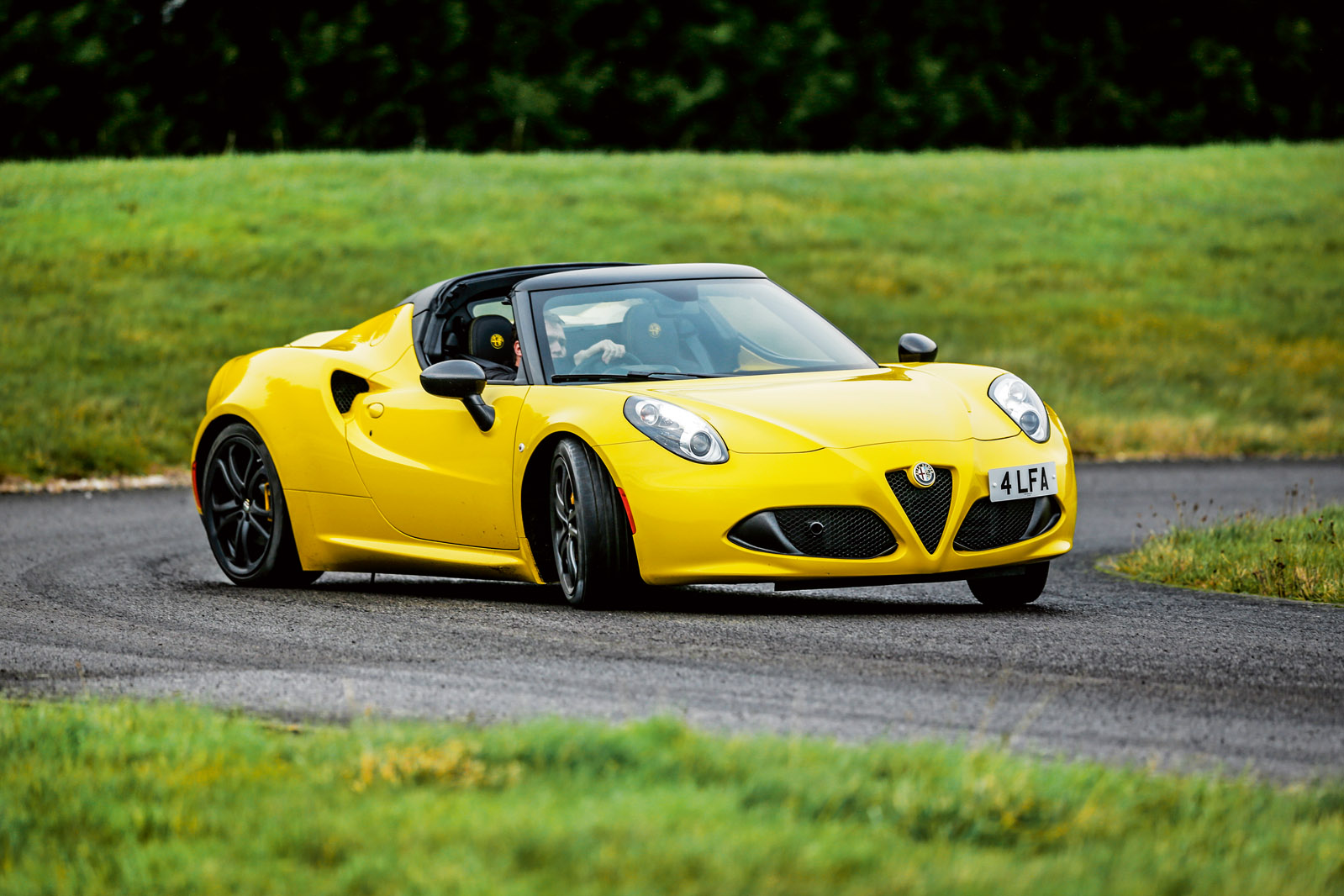 Alfa 4C Spider hard cornering