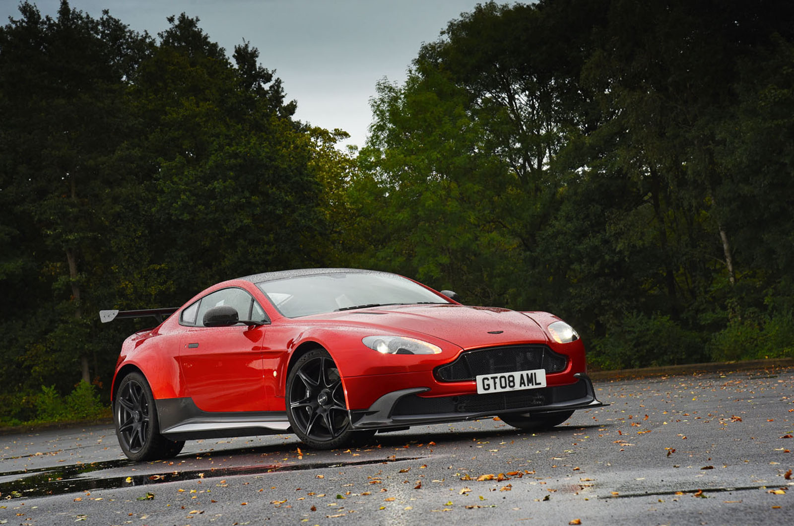 4.5 star Aston Martin Vantage GT8