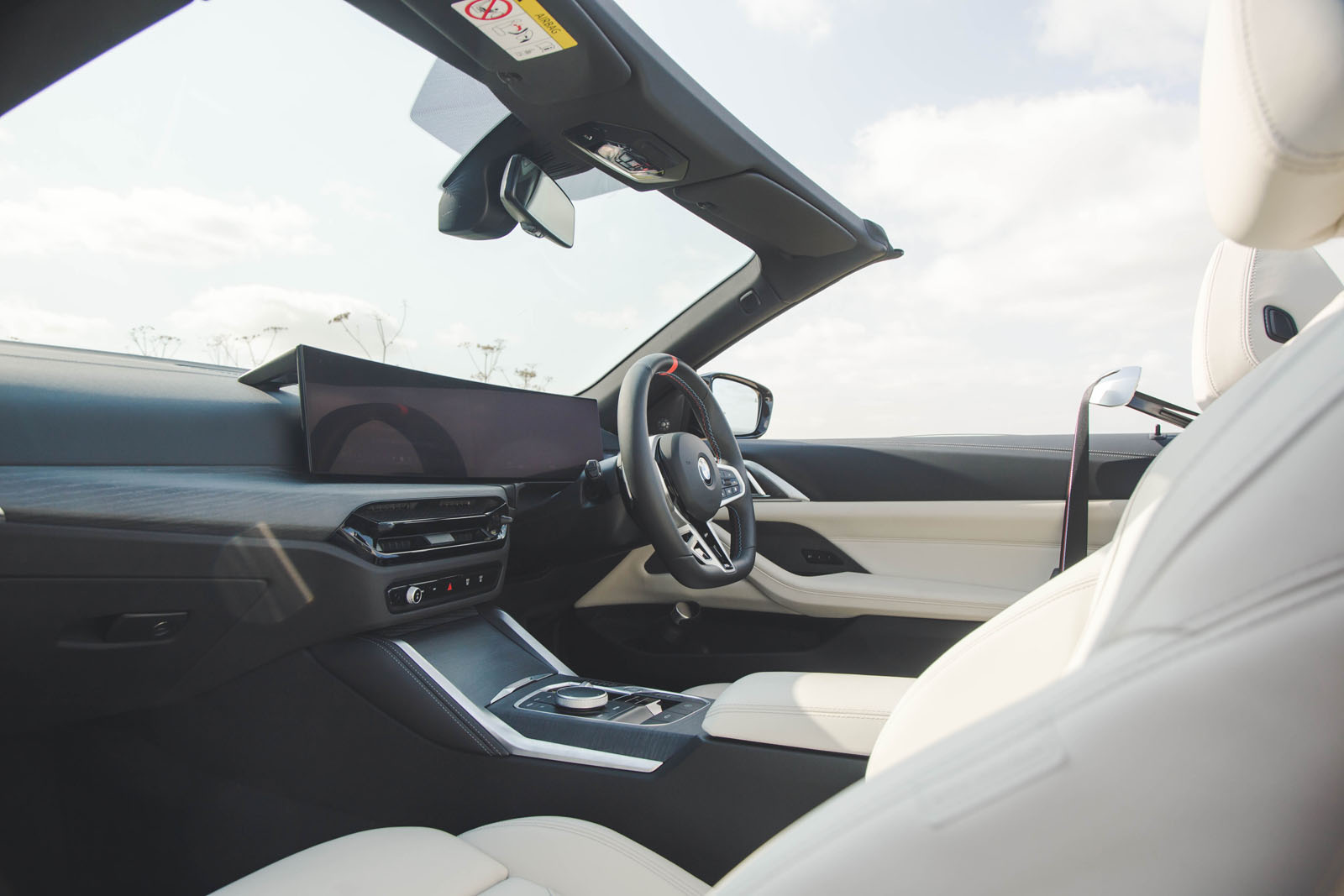 BMW M440i Cabriolet in blue   dashboard