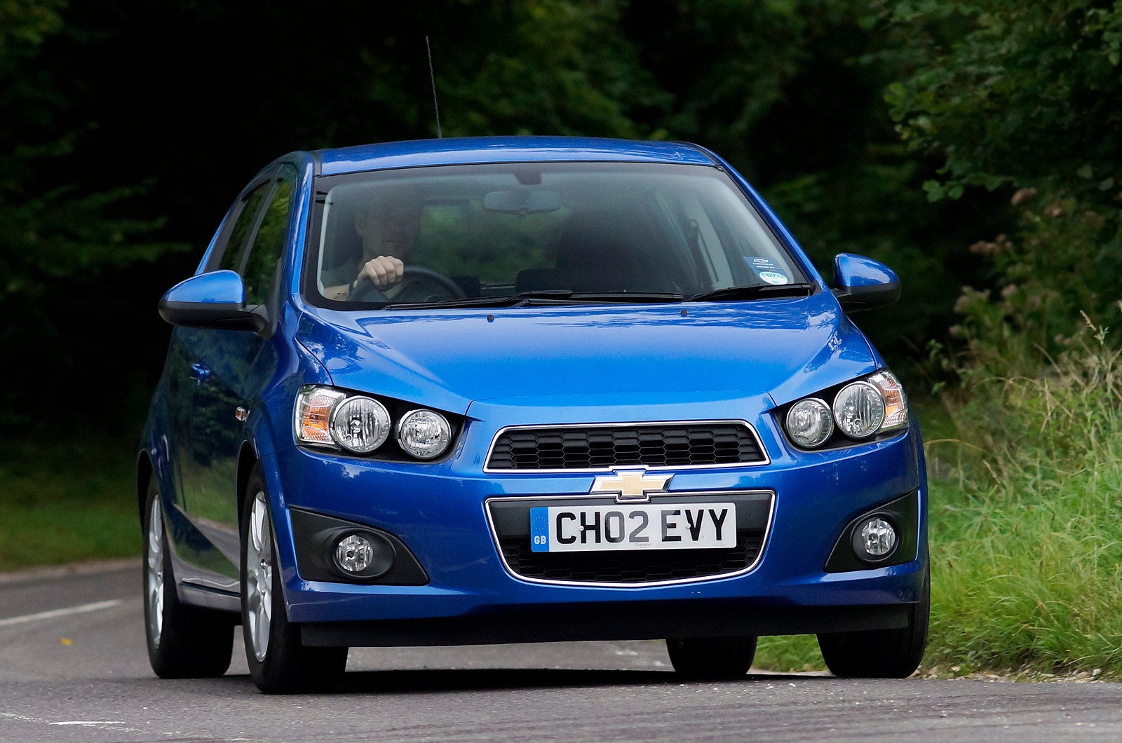 Chevrolet Aveo cornering