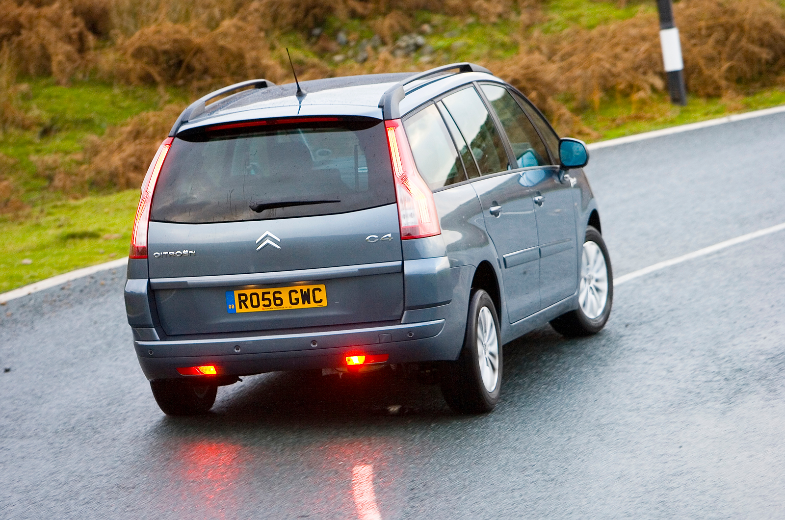 Citroën Grand C4 Picasso cornering