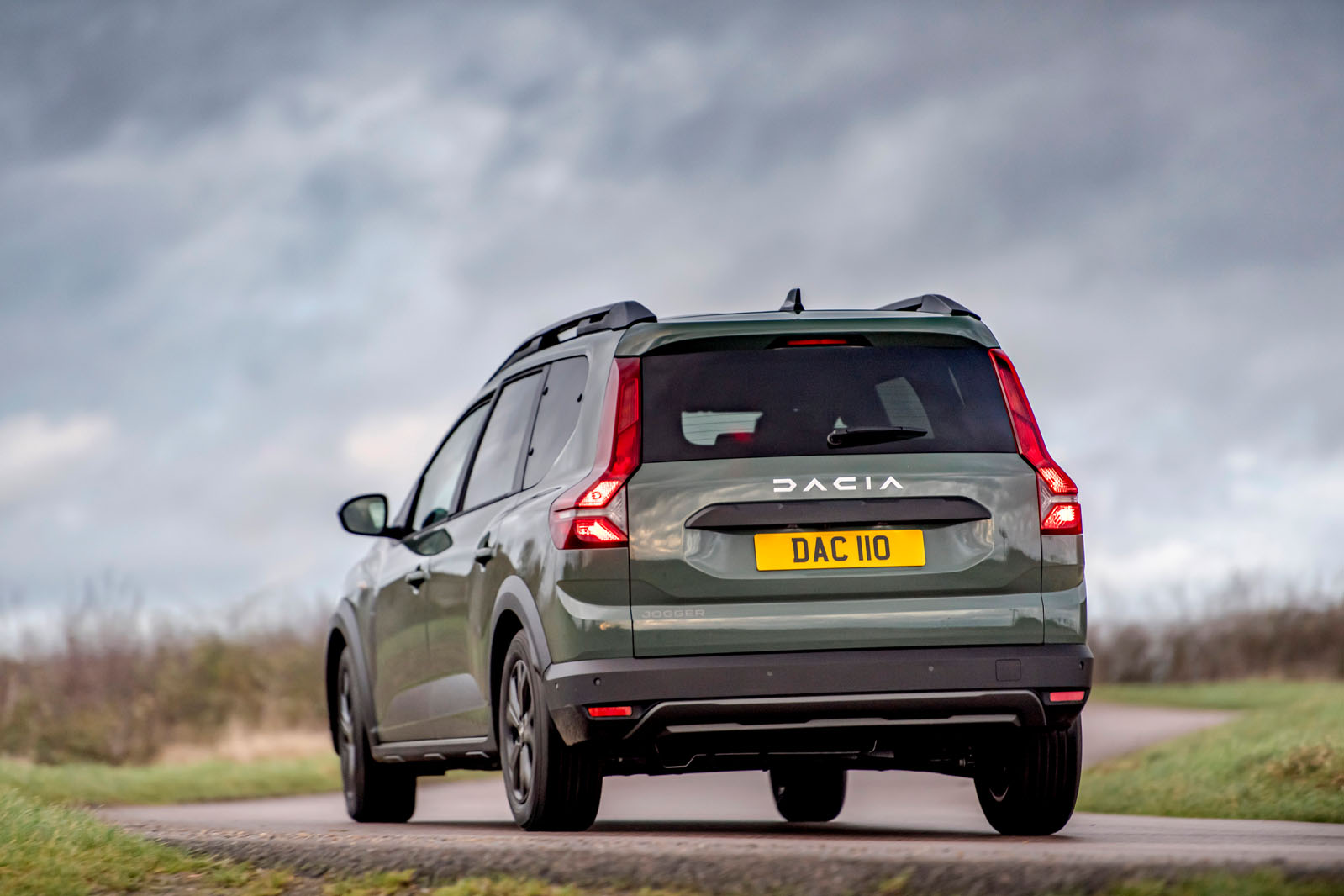 dacia jogger road test 2023 24 rear cornering