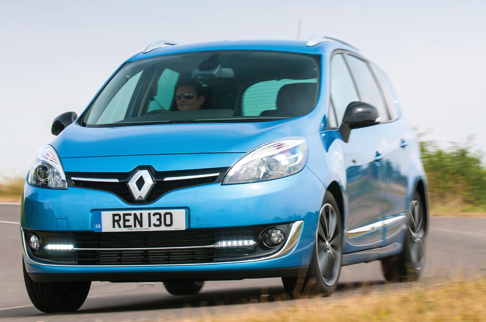 Renault Grand Scenic cornering