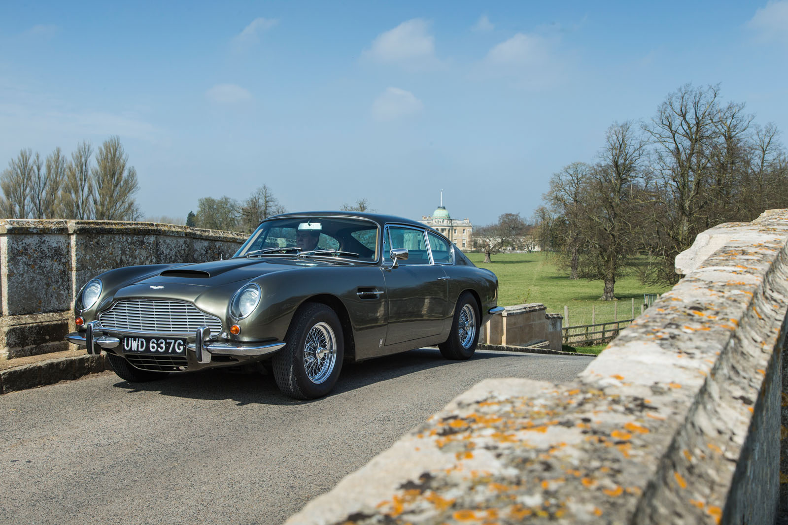 Aston martin roadtrip ac 523 0