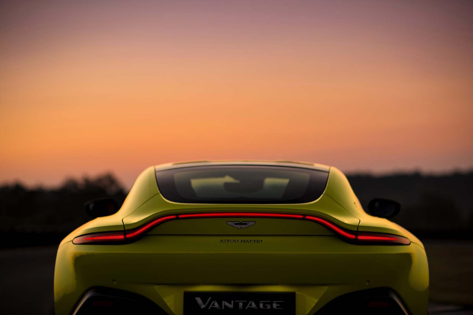 Aston martin vantage lime essence 12