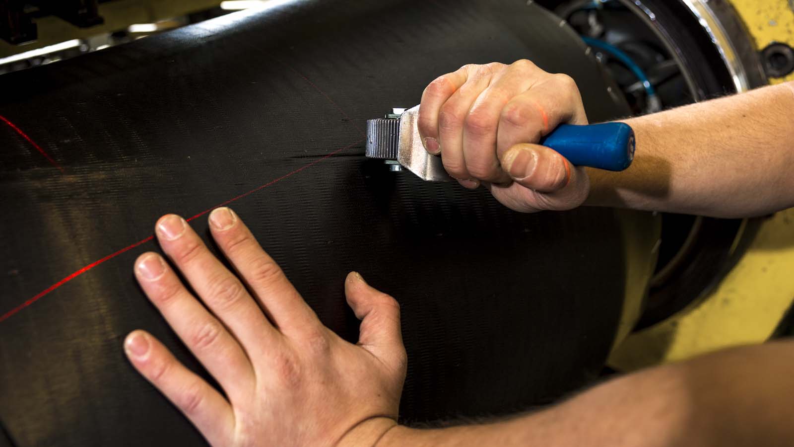 Buiding the carcass of the tyre