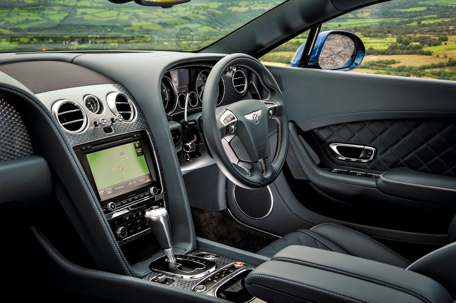 Db11 vs conti gt web 043