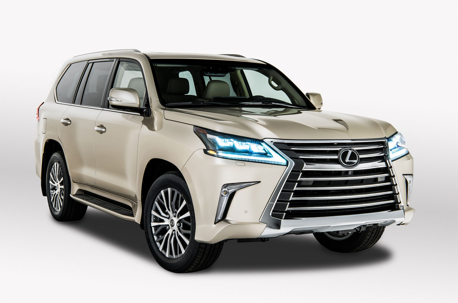 Embargoed 2018 lx 570 2 row threeq