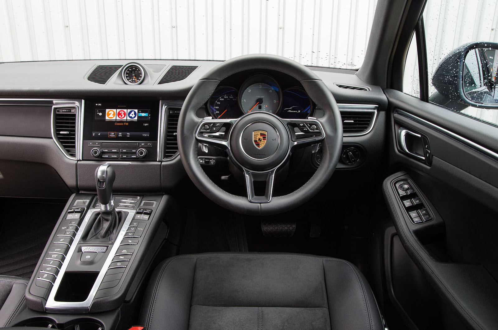 F pace vs macan 258 0