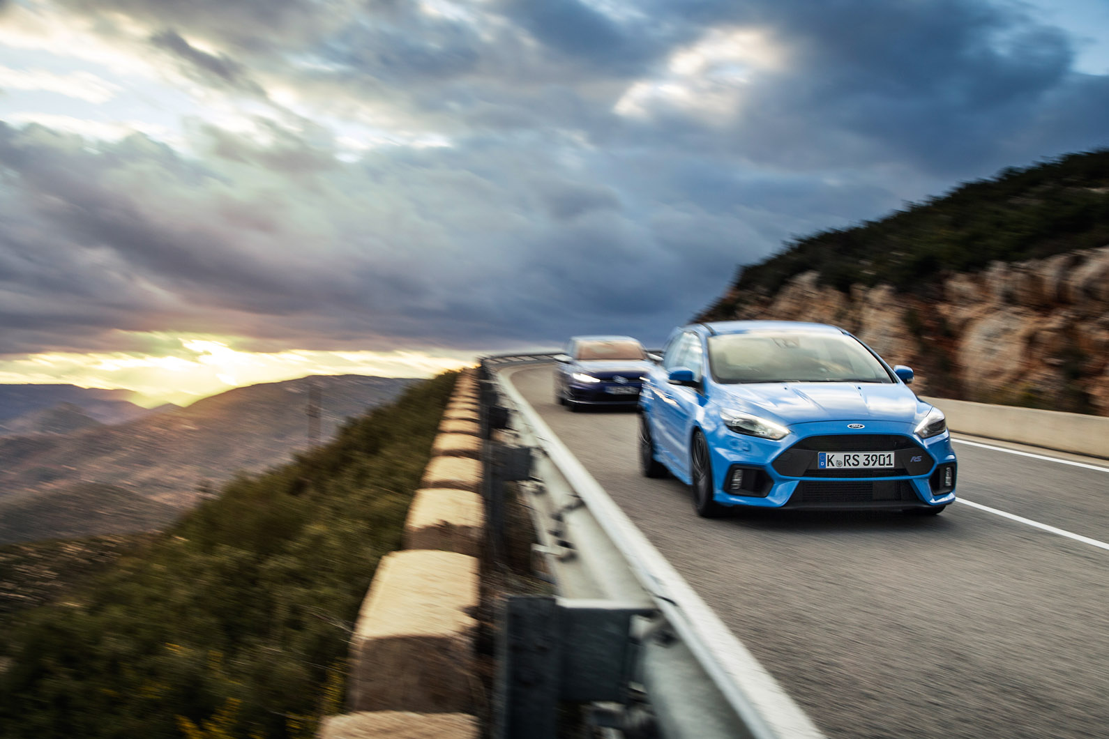 Focus rs vs golf r 834