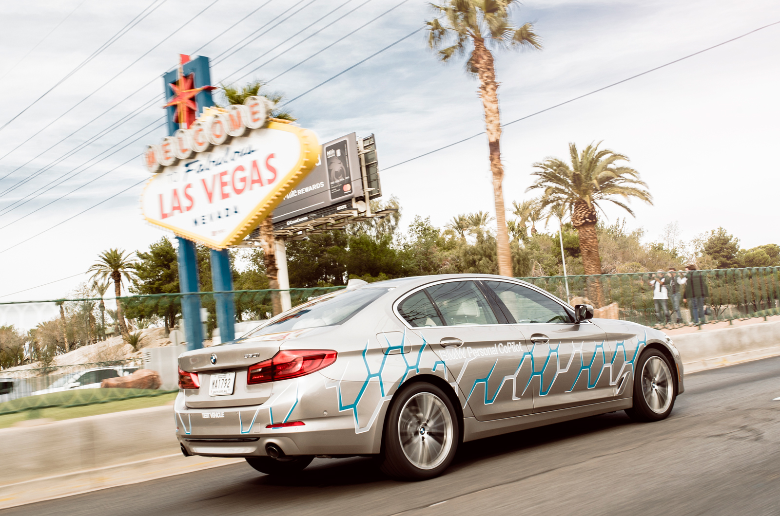 P90245453 highres bmw ces 2017 5 seri