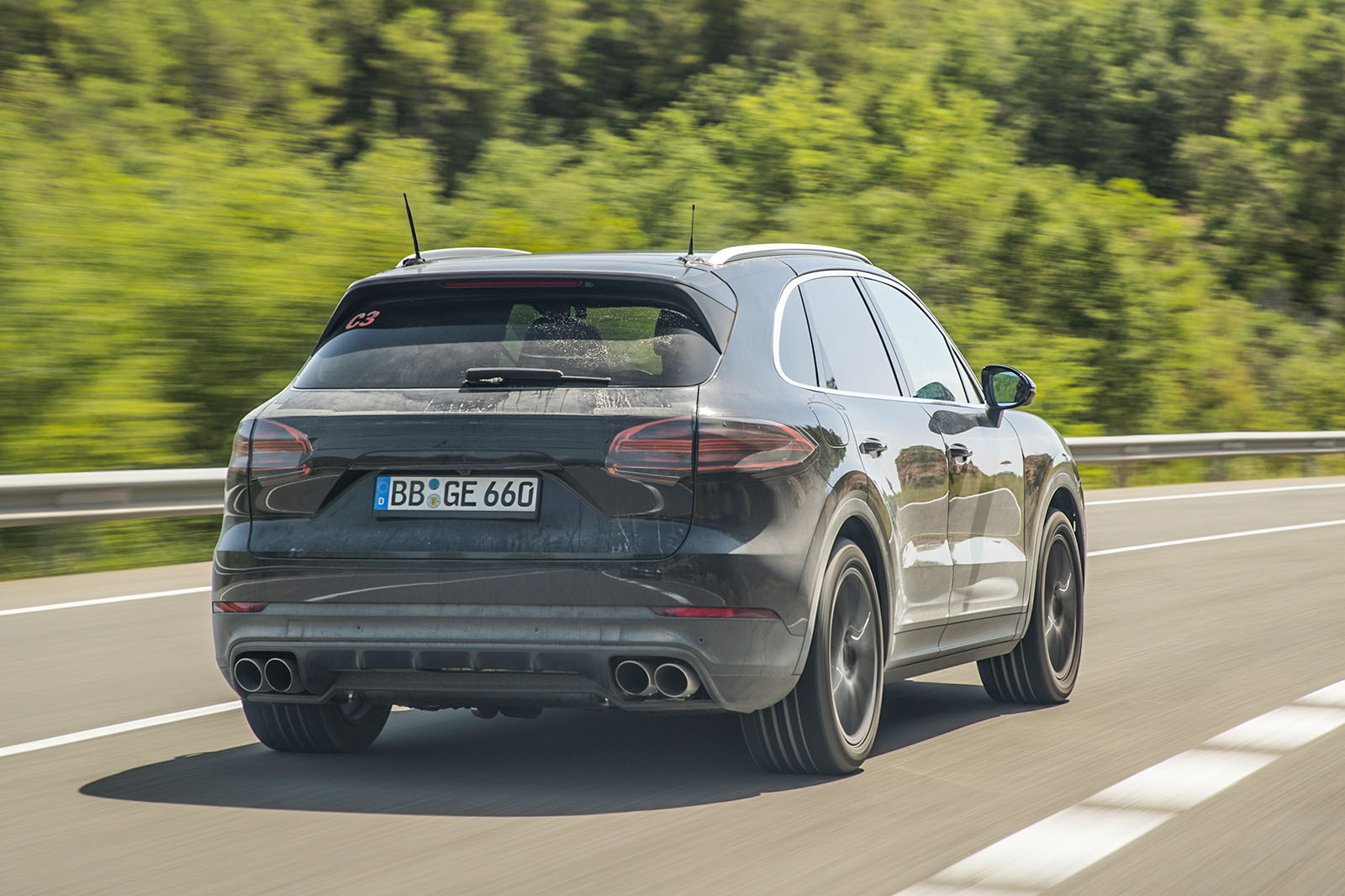 Porsche cayeneeproto 657