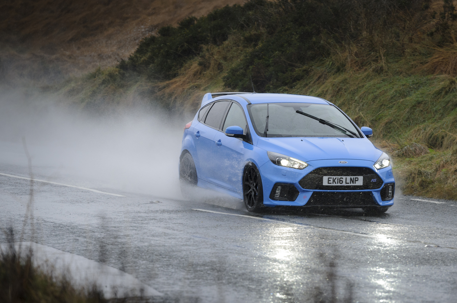 Sm fordfocusrs 2153