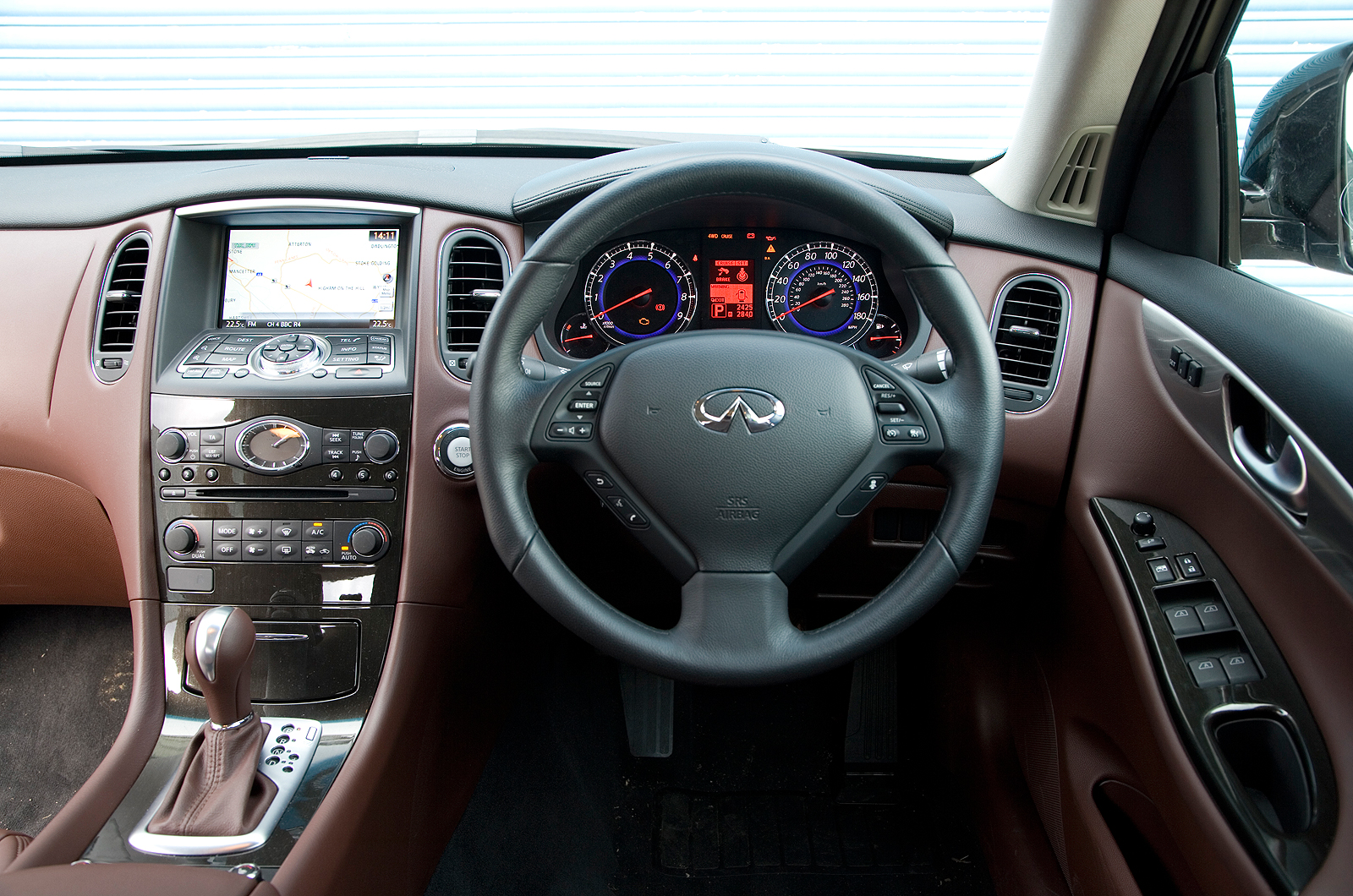 Infiniti EX dashboard