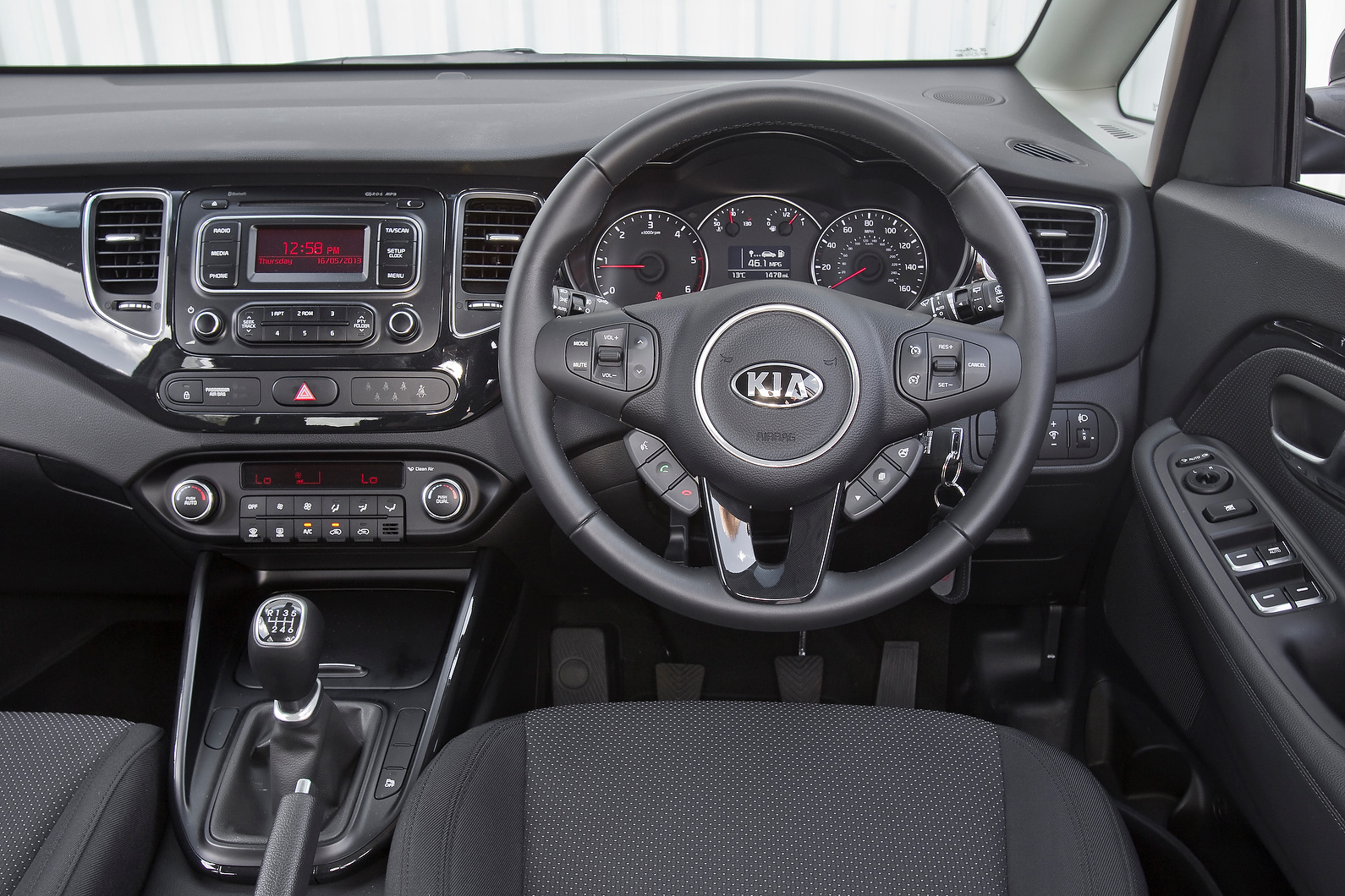 Kia Caren dashboard