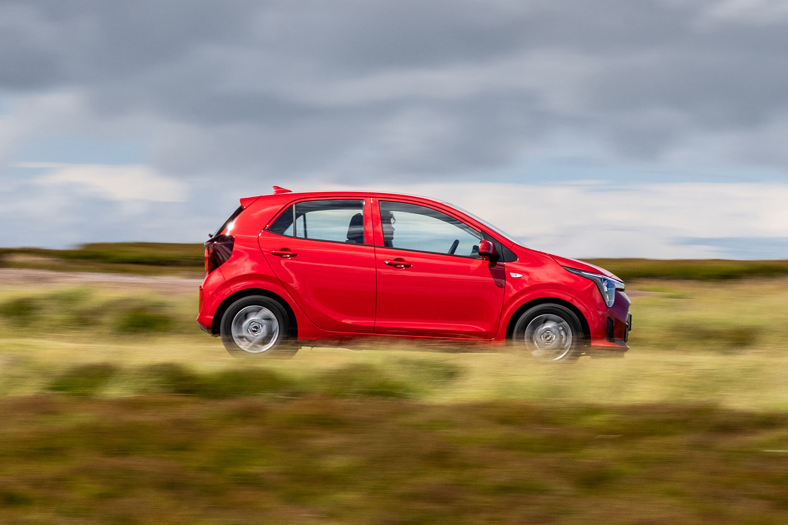 Kia Picanto review 2024 02 side panning