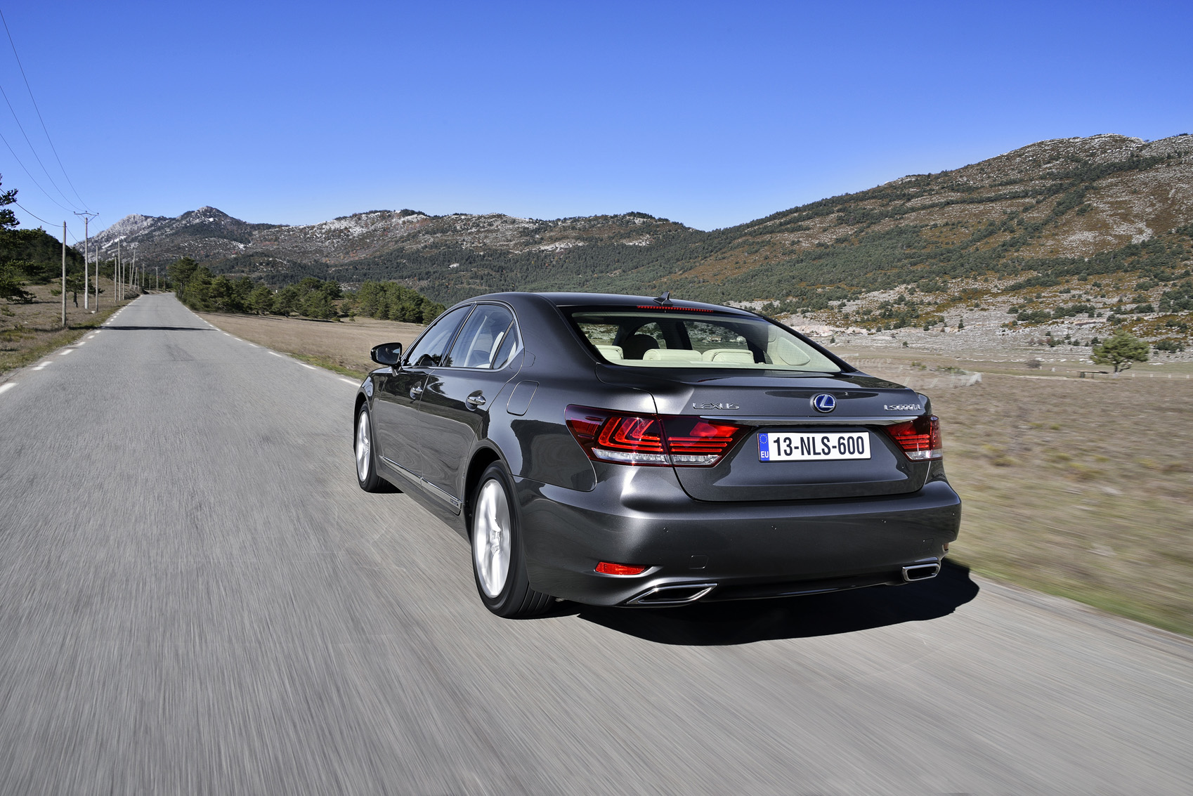 Lexus LS rear