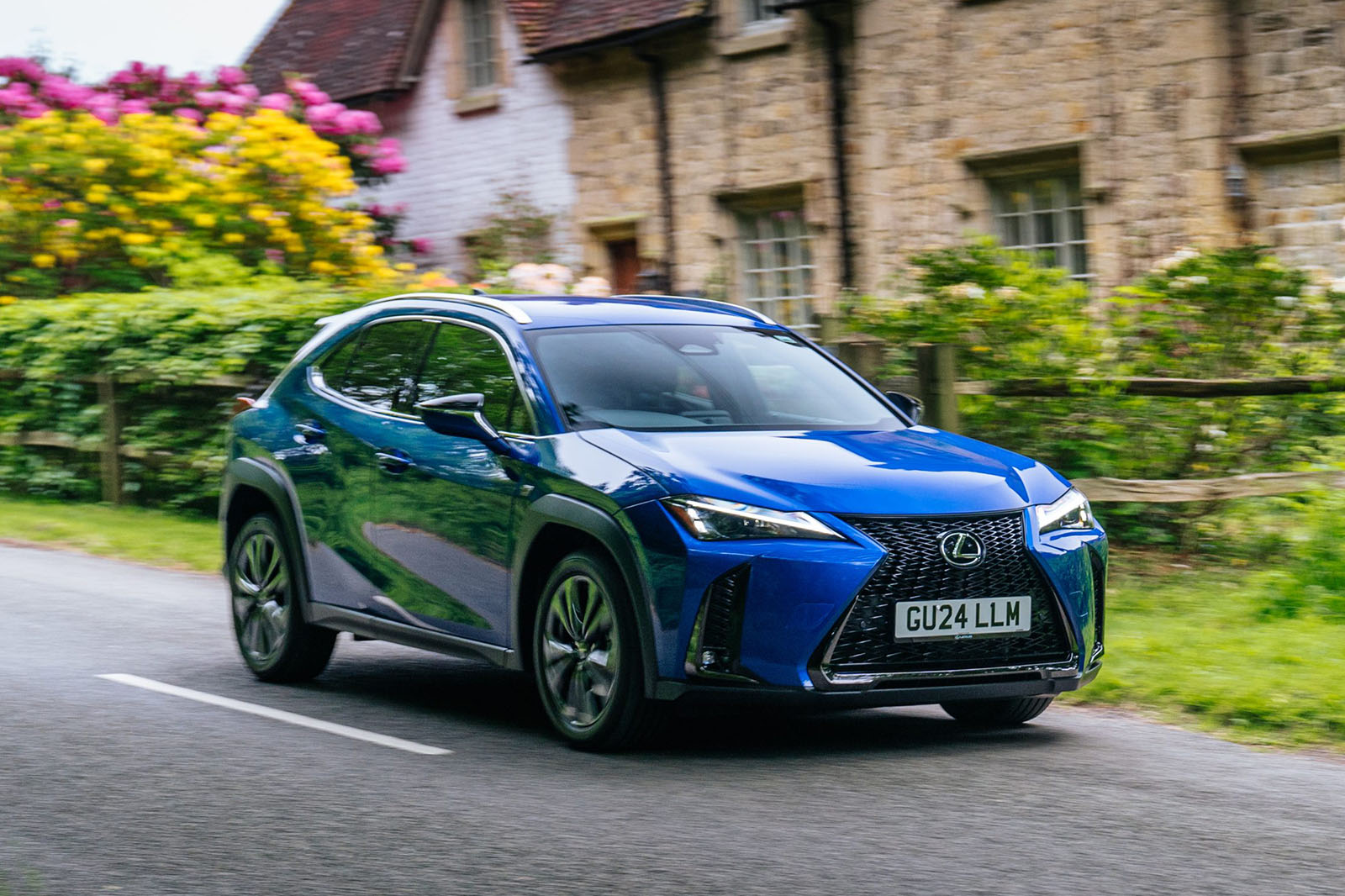 lexus ux300h review 2024 04 front panning