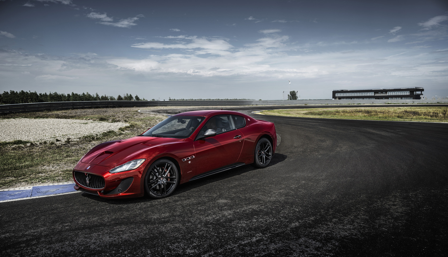 Maserati GranTurismo cornering