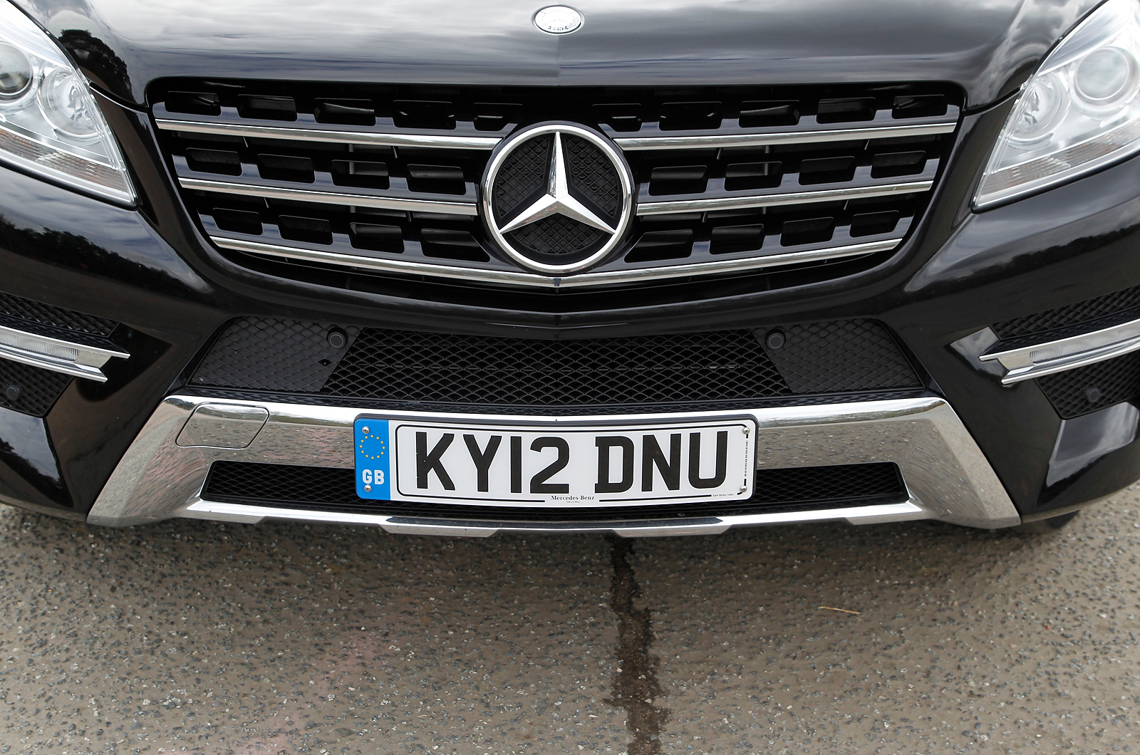 Mercedes-Benz M-Class front grille