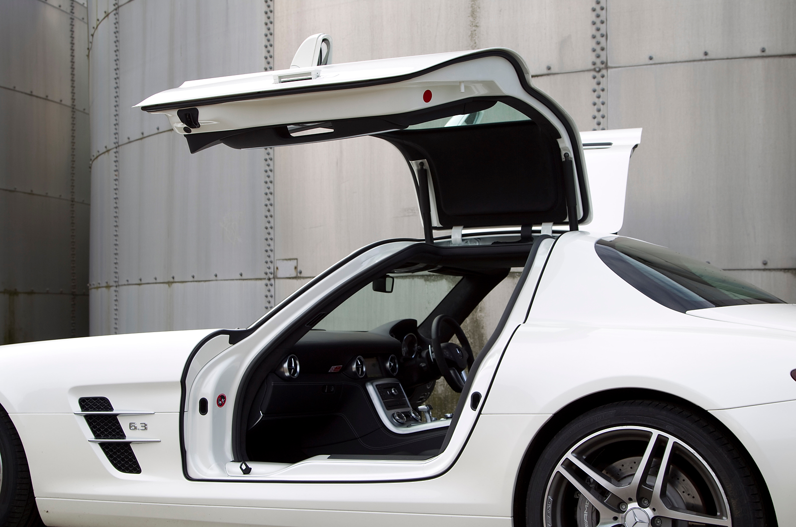 Mercedes-AMG SLS gullwing doors