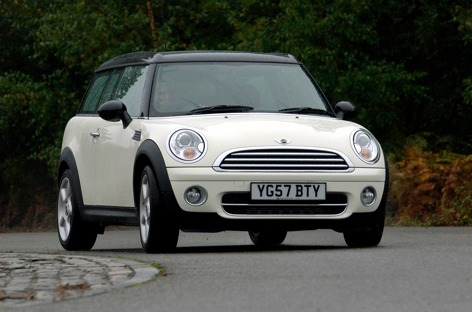 Mini Clubman cornering