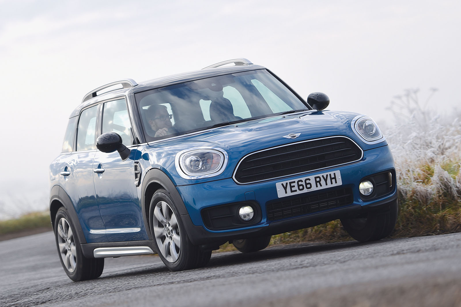 Mini Countryman cornering