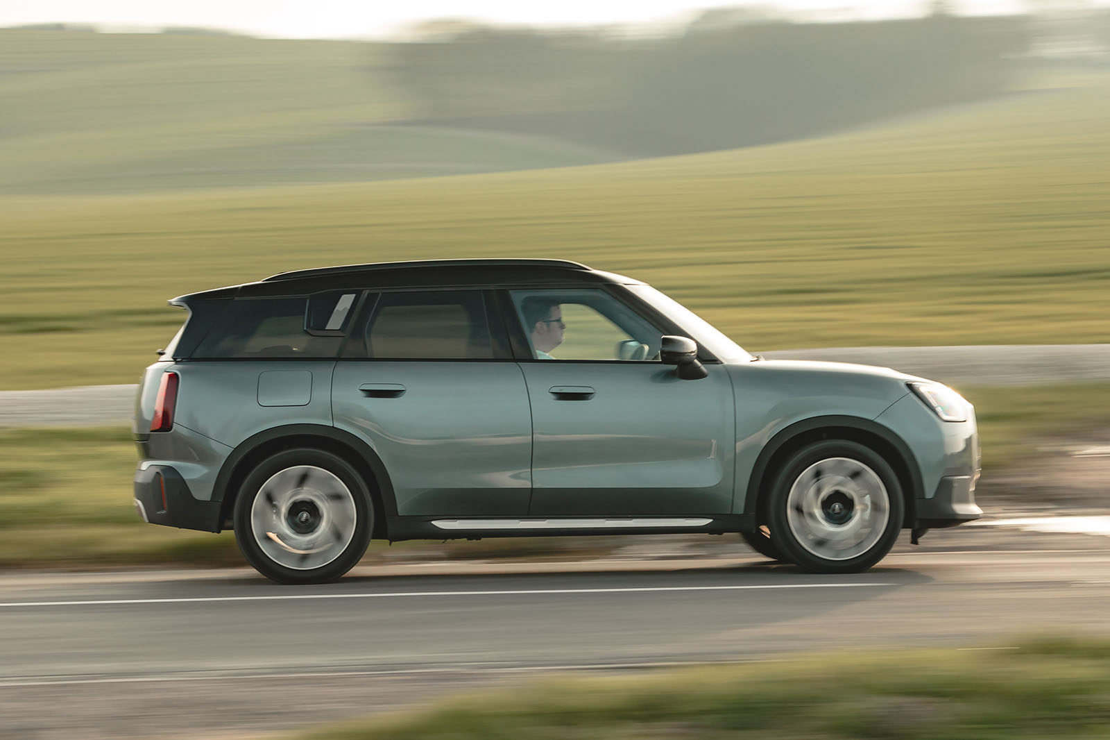 mini countryman review 2024 02 panning