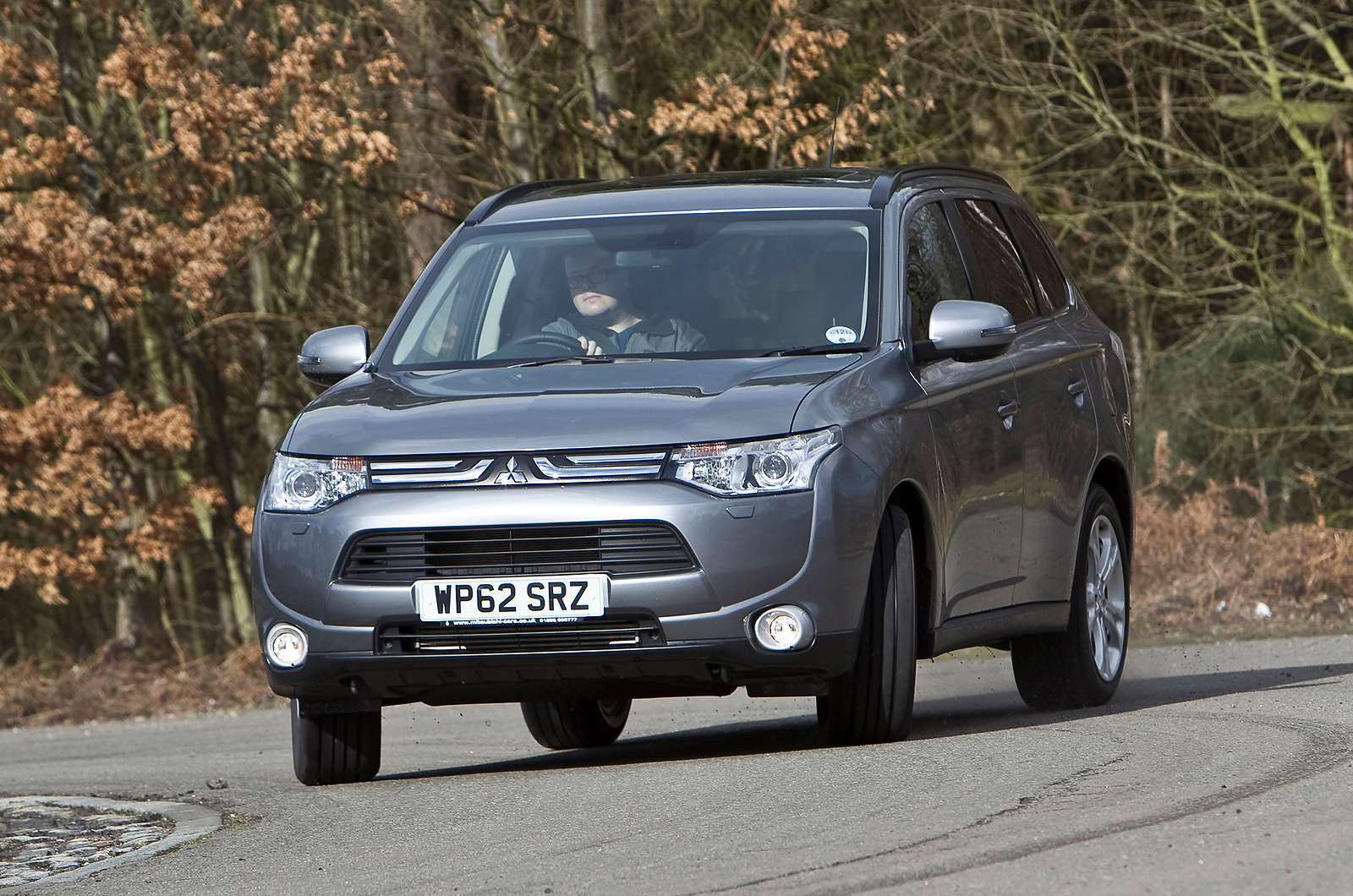 Mitsubishi Outlander cornering