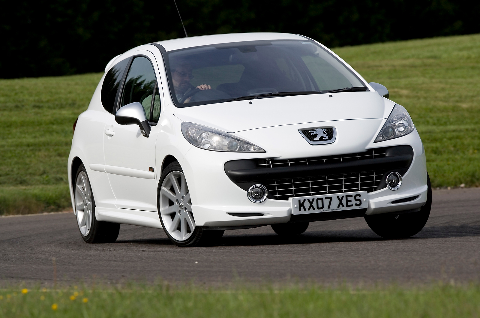 Peugeot 207 cornering