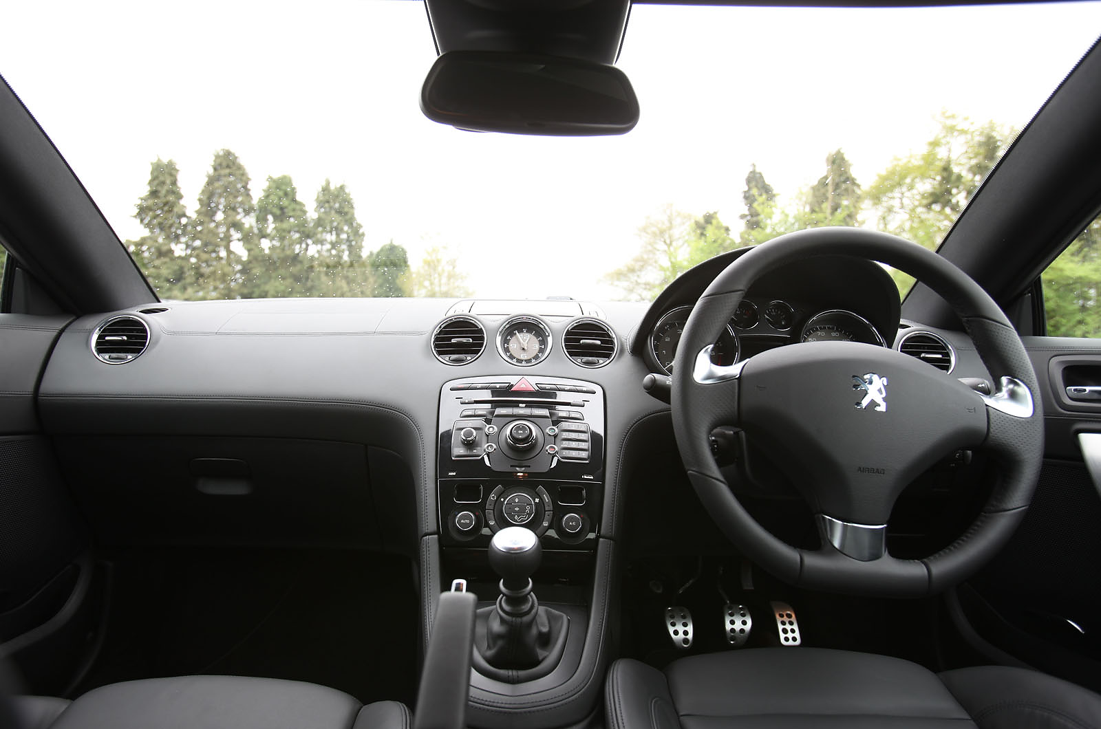 Peugeot RCZ dashboard