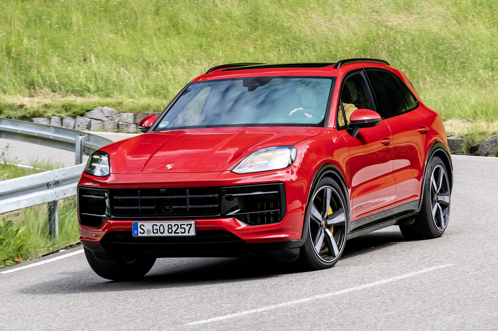 porsche cayenne gts review 2024 01