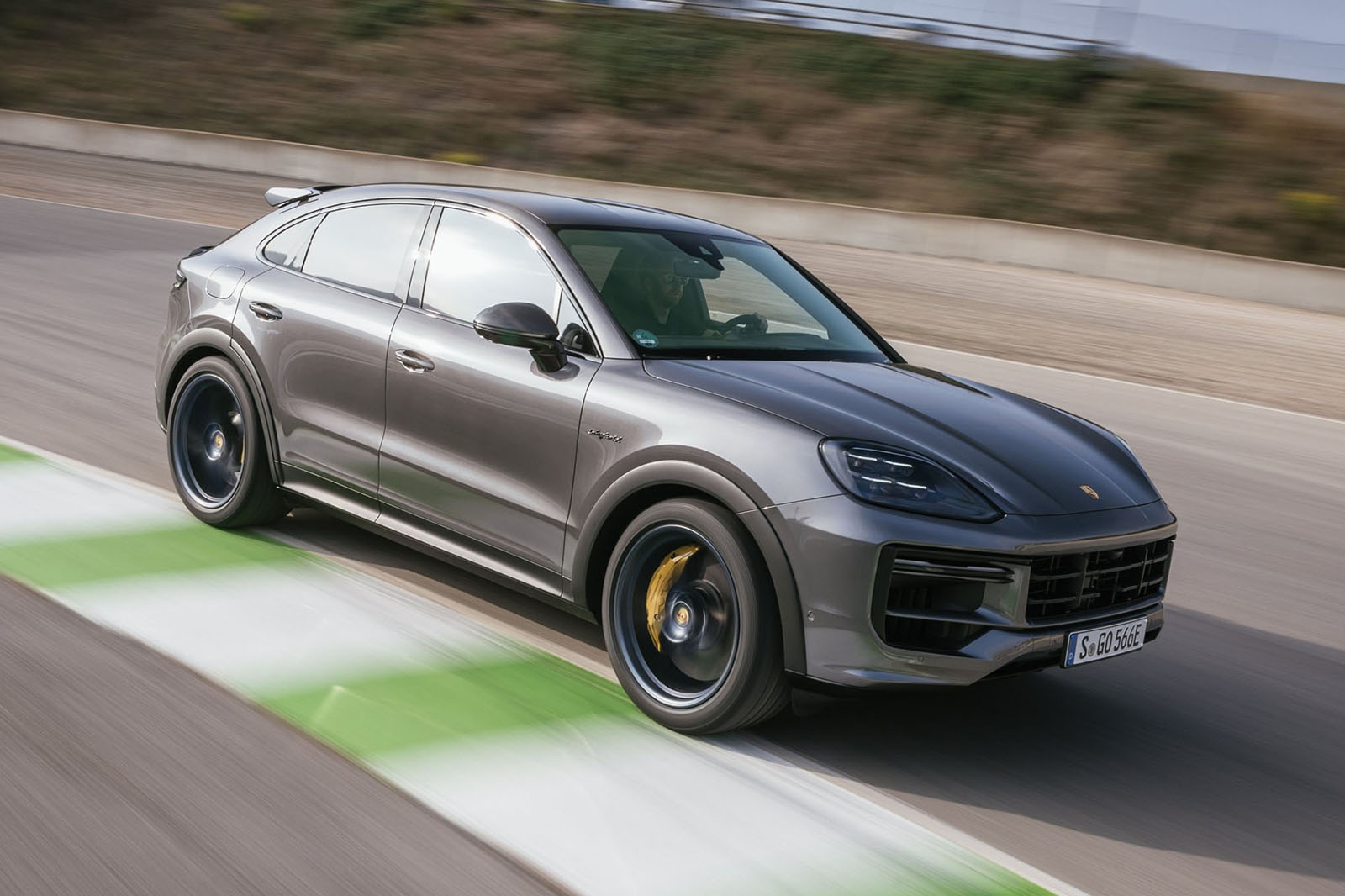 porsche cayenne turbo e hybrid 008 tracking front