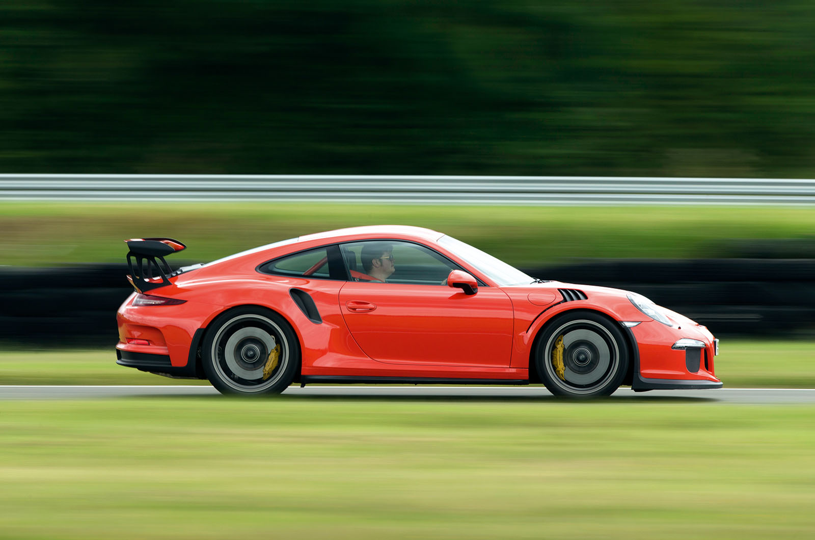 Porsche 911 GT3 RS side profile