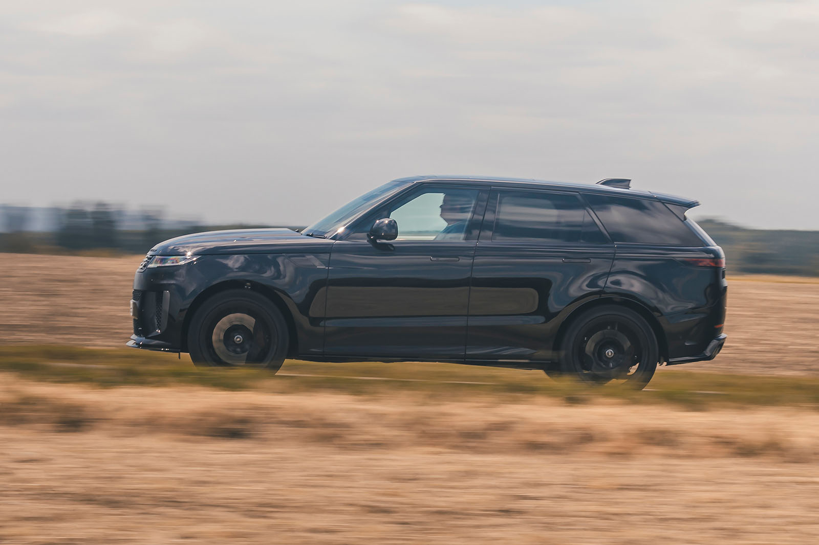 range rover sv review side panning