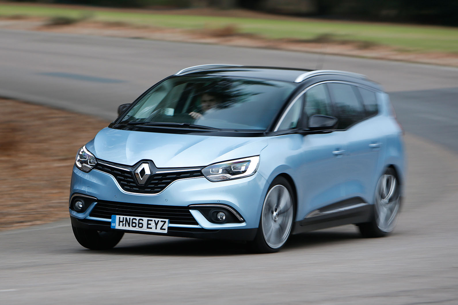 Renault Grand Scenic cornering