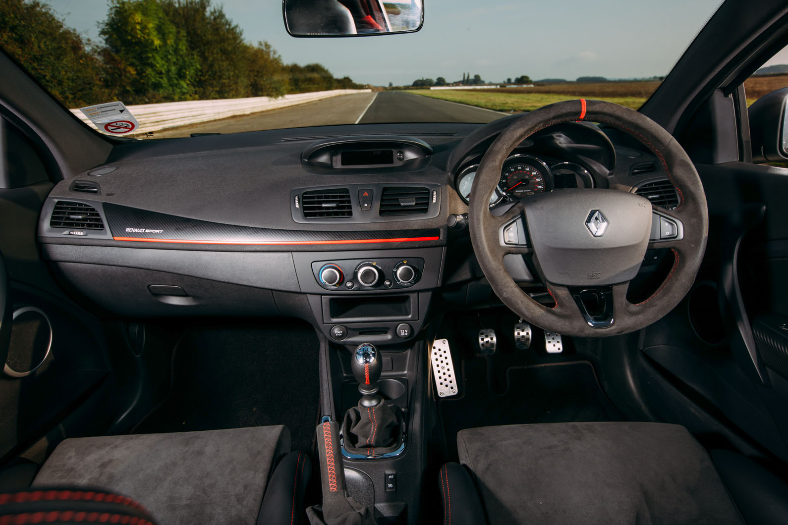 Renault Megane RS275 Trophy-R dashboard