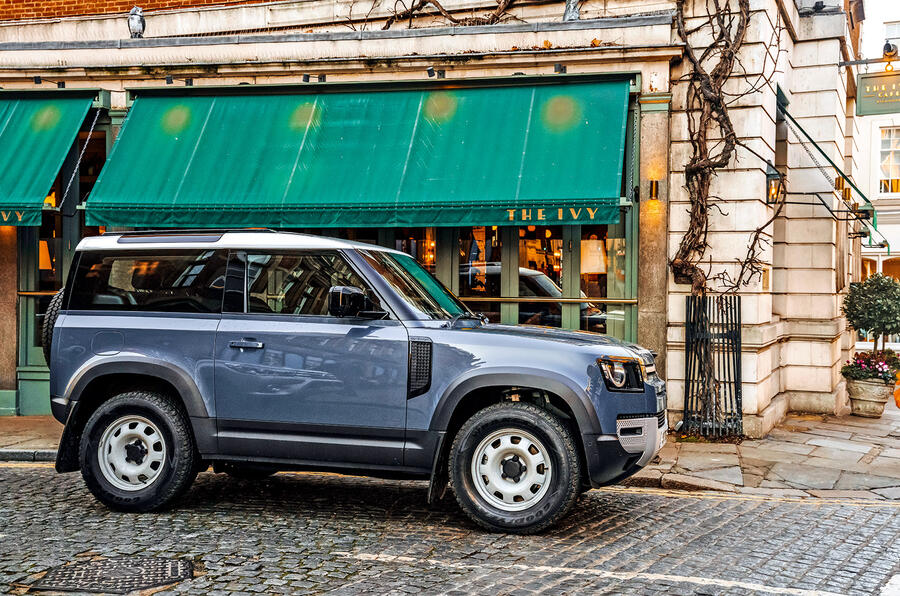 02 Land rover defender