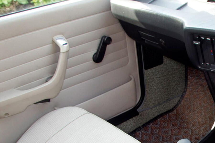 1 Bmw 3 series e21 interior